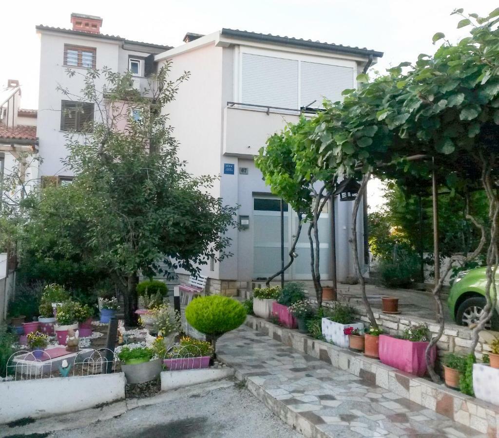 Apartments Zufic Štinjan Exterior foto